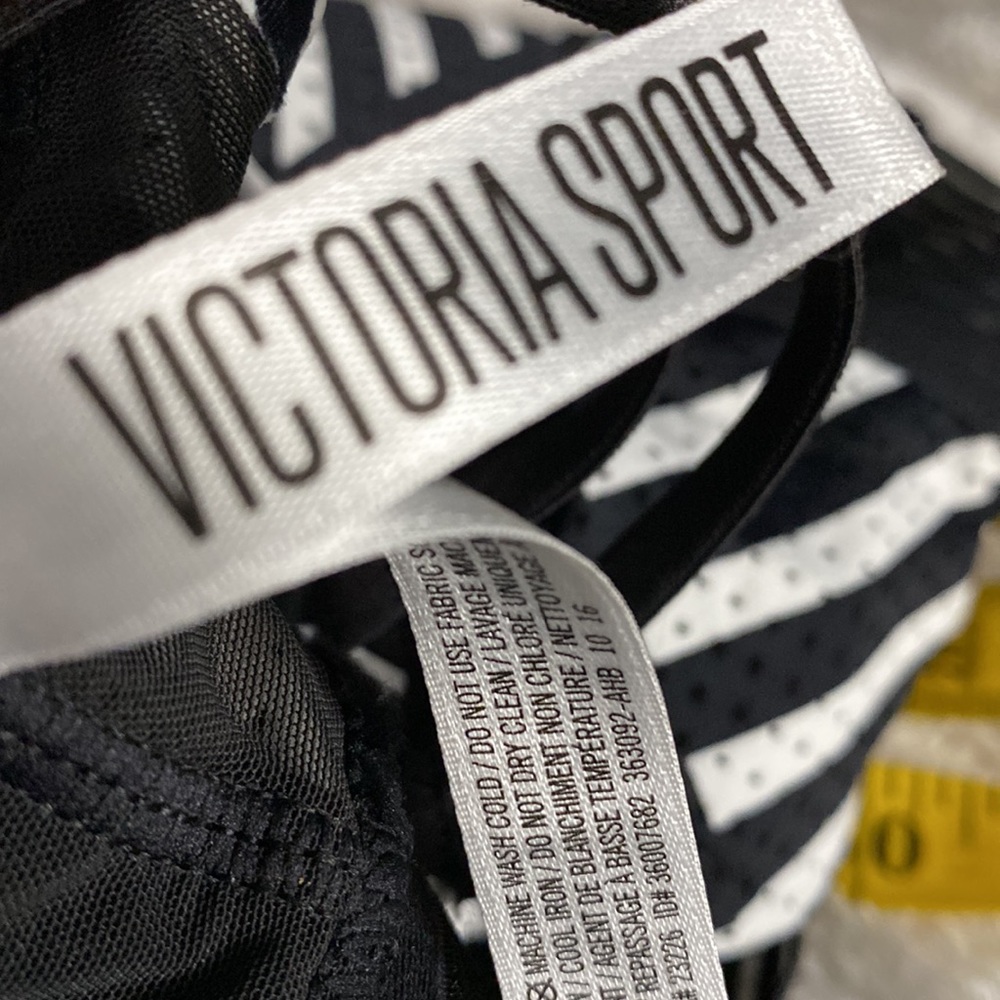 NWOT Victoria Secret Sports Bra - Picture 3 of 4